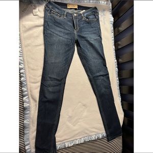 Hollister dark washed no distressed skinny size 5